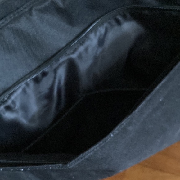 Black pump tote bag with shoulder strap - Picture 4 of 5